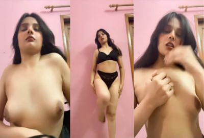 Attractive girl in punjabi sex display