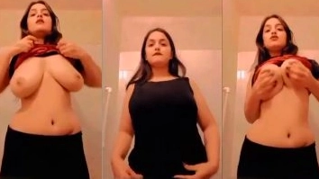 Big Boob Nude Girl Shows Assets in New Desi Xxx
