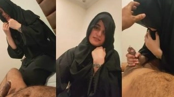 Hijabi Lady Hot Blowjob with Handjob